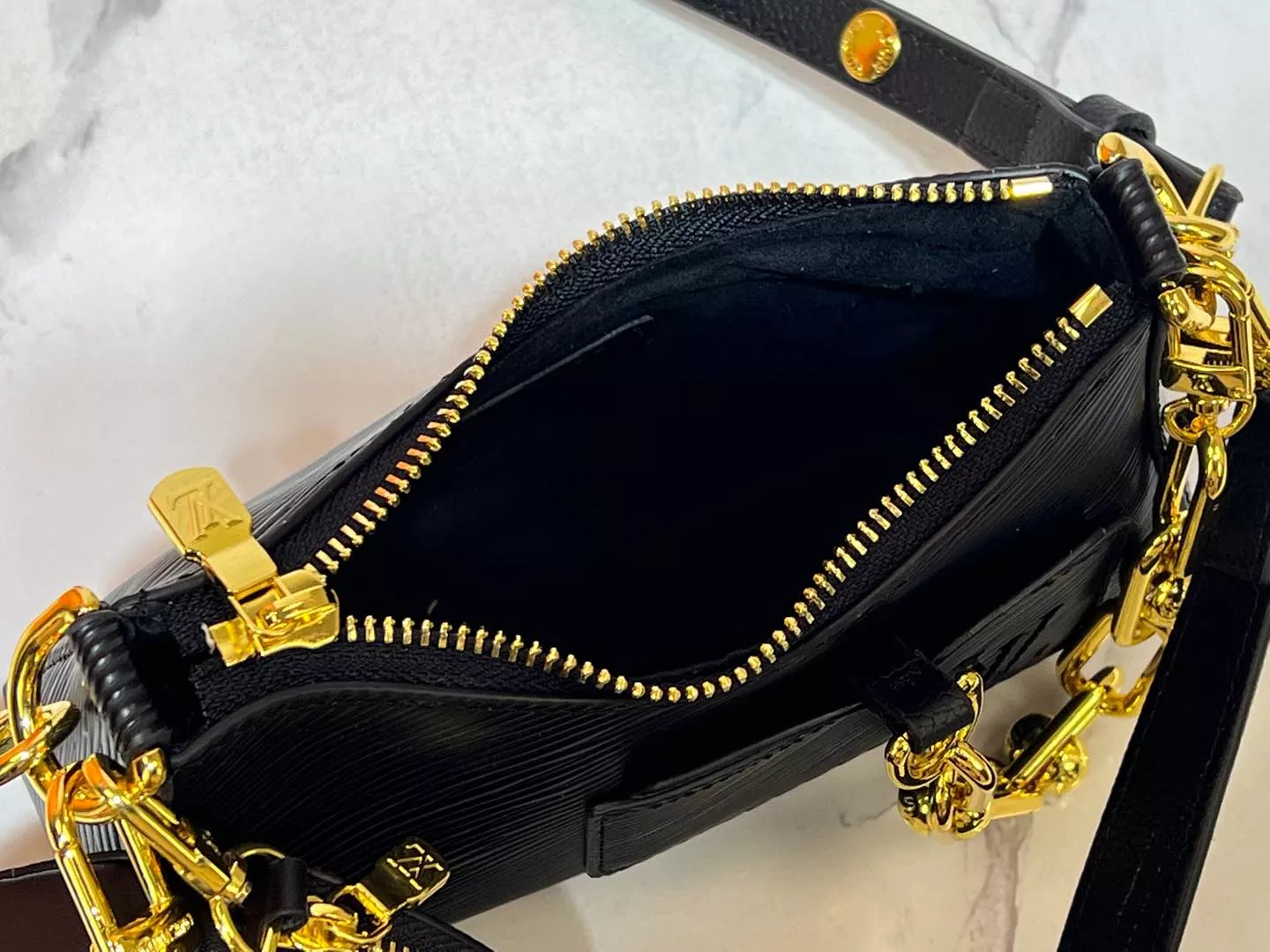 Louis Vuitton AAA Quality Shoulder Bags For Women NewStyle 9827