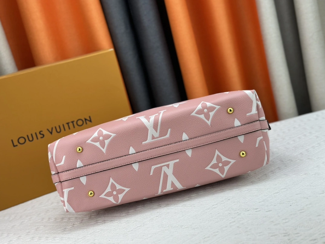 Louis Vuitton AAA Quality Shoulder Bags For Women Popular 1563