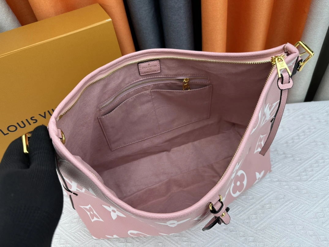 Louis Vuitton AAA Quality Shoulder Bags For Women Popular 1563