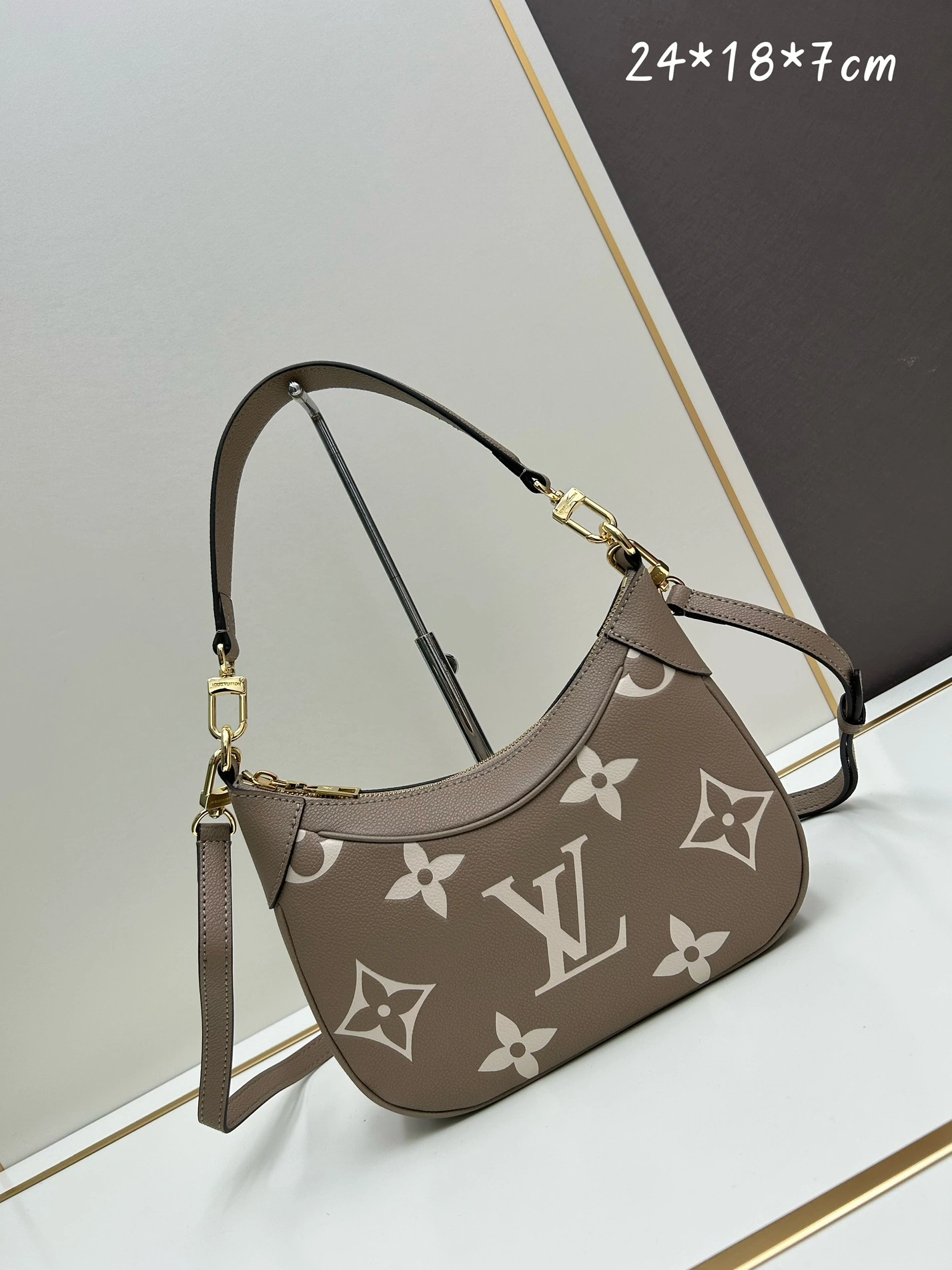 Louis Vuitton AAA Quality Shoulder Bags For Women Practical 4640
