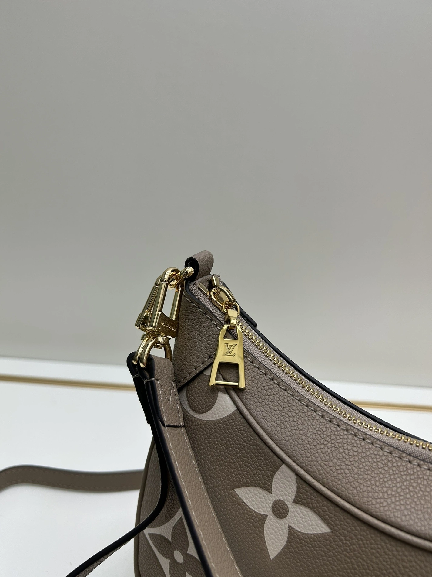 Louis Vuitton AAA Quality Shoulder Bags For Women Practical 4640