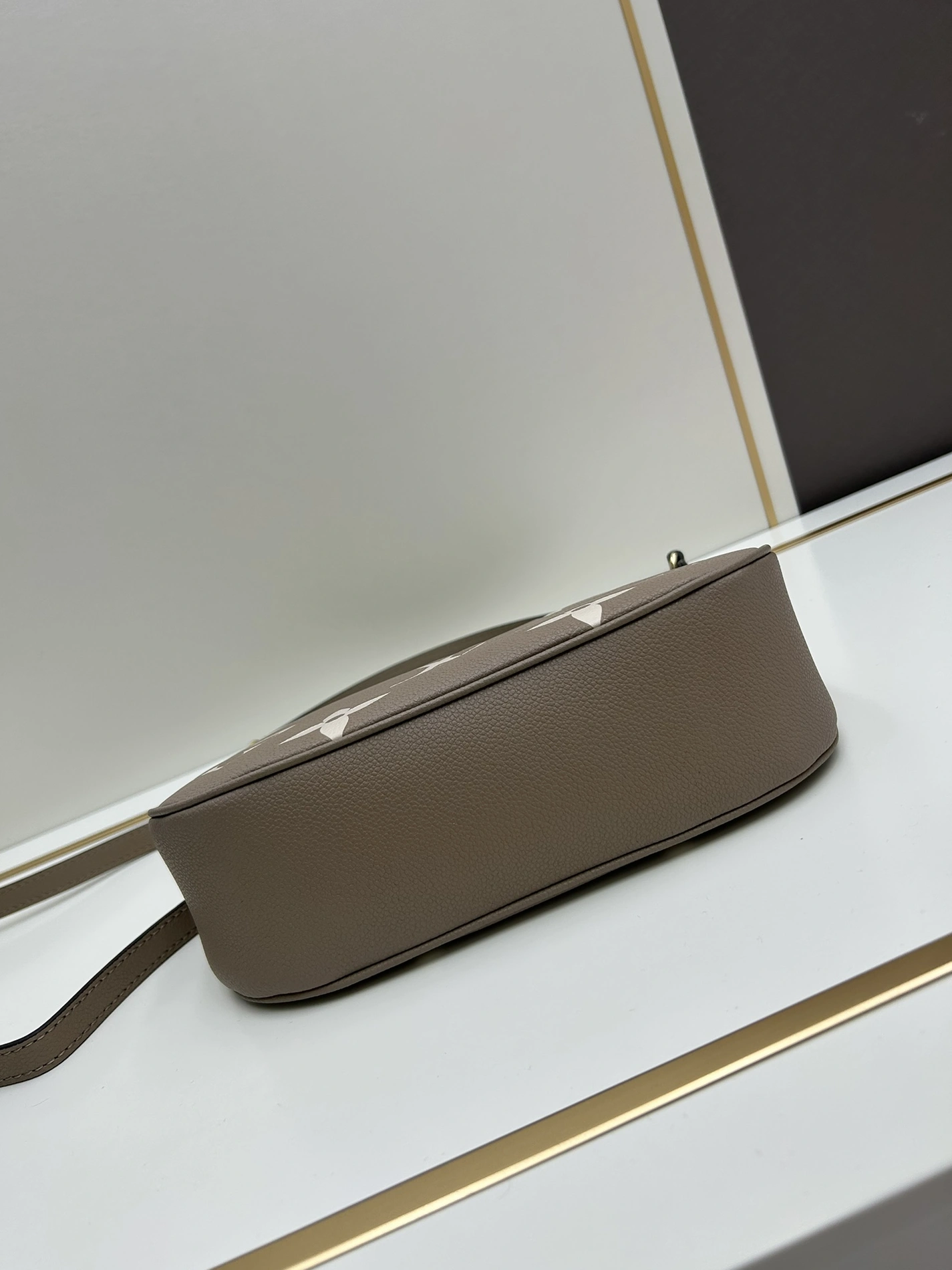 Louis Vuitton AAA Quality Shoulder Bags For Women Practical 4640
