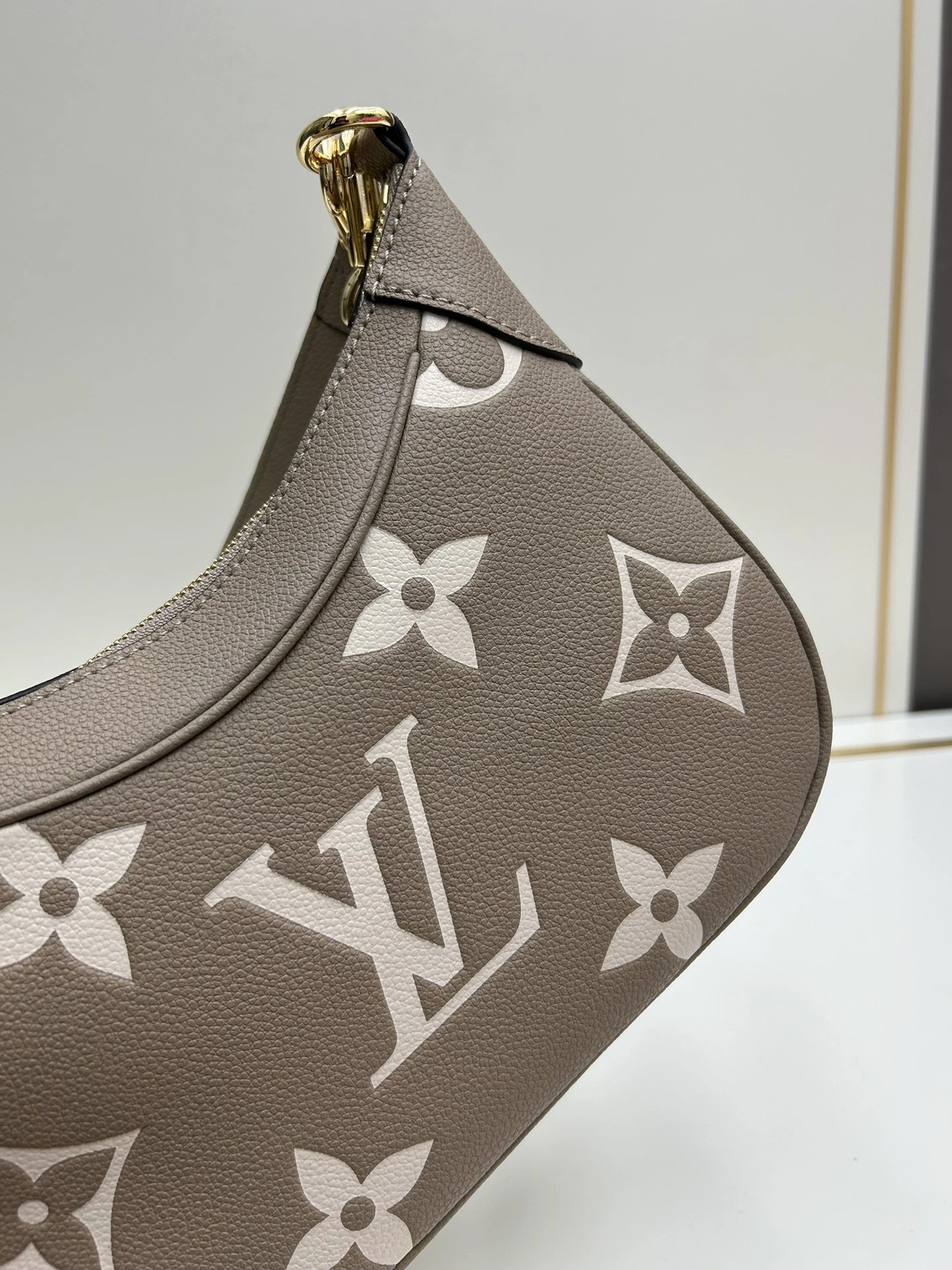 Louis Vuitton AAA Quality Shoulder Bags For Women Practical 4640