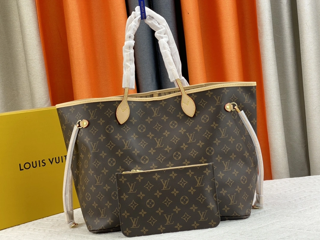 Louis Vuitton AAA Quality Shoulder Bags For Women Practical 9118
