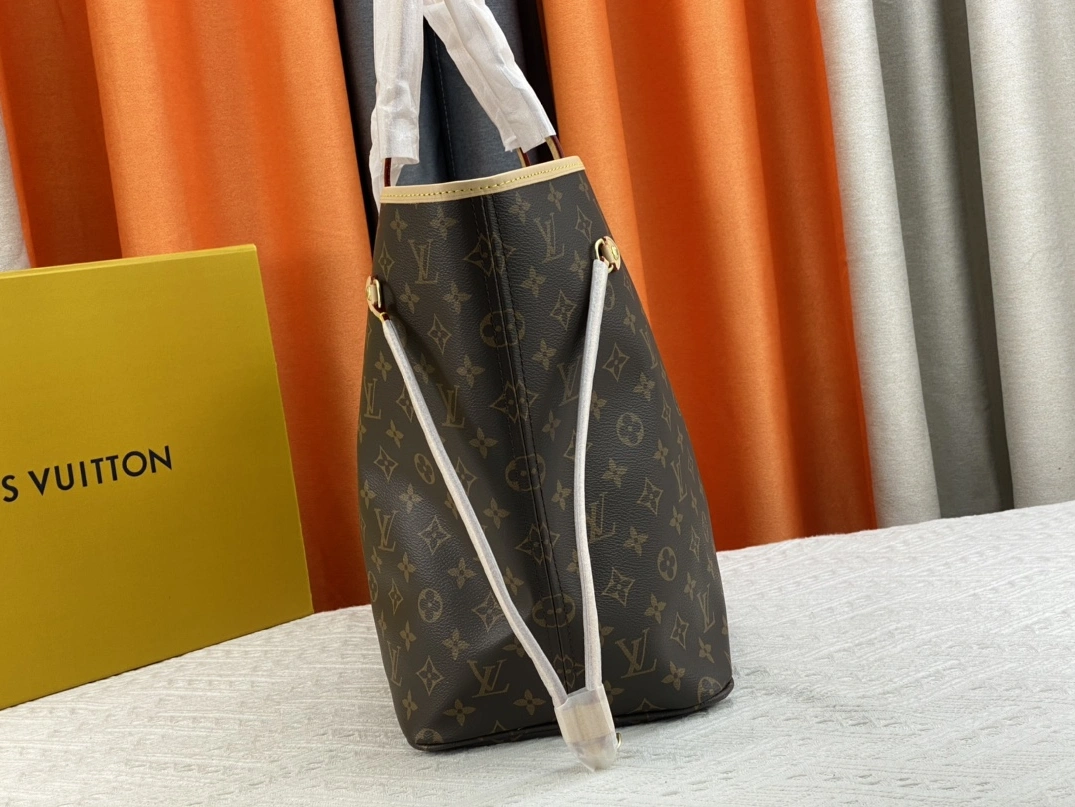 Louis Vuitton AAA Quality Shoulder Bags For Women Practical 9118