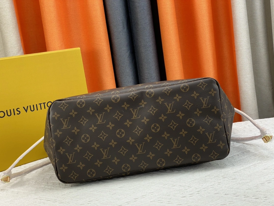 Louis Vuitton AAA Quality Shoulder Bags For Women Practical 9118
