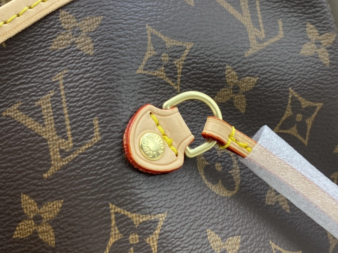 Louis Vuitton AAA Quality Shoulder Bags For Women Practical 9118