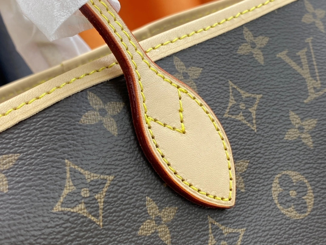 Louis Vuitton AAA Quality Shoulder Bags For Women Practical 9118