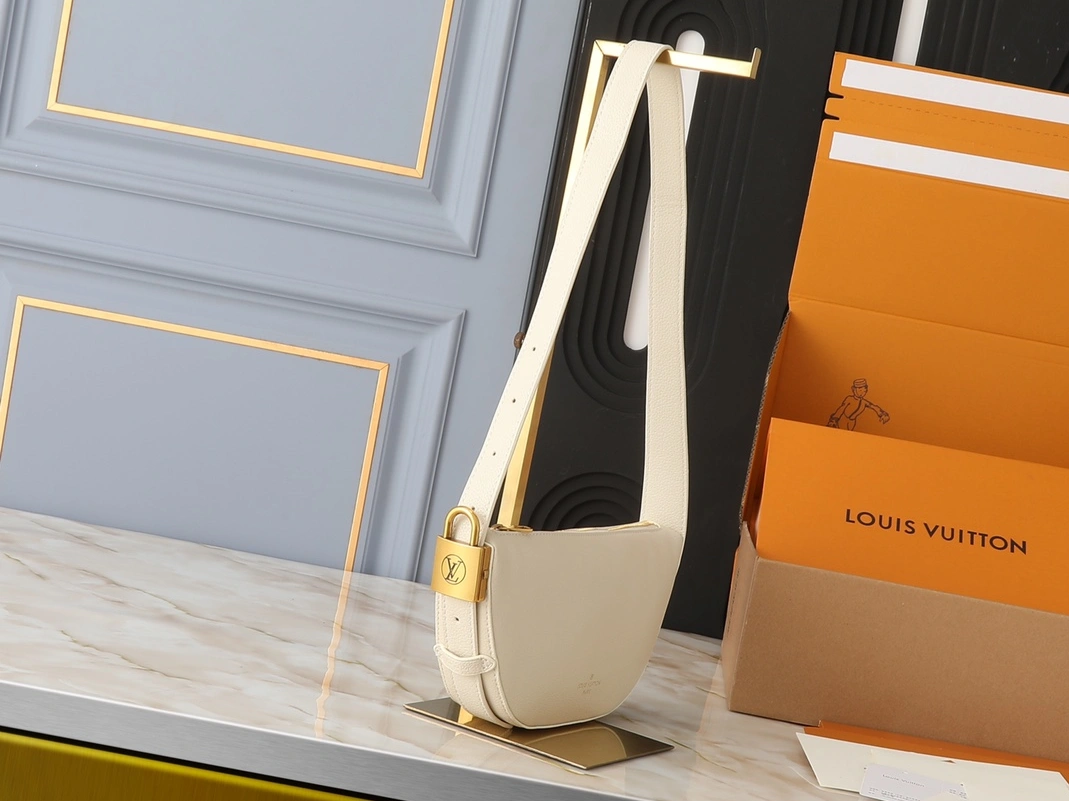 Louis Vuitton AAA Quality Shoulder Bags For Women Reliable 7085