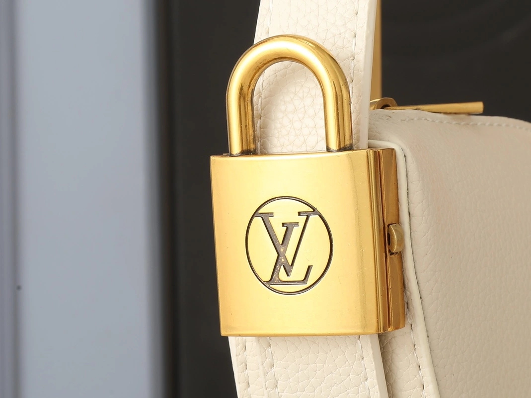 Louis Vuitton AAA Quality Shoulder Bags For Women Reliable 7085