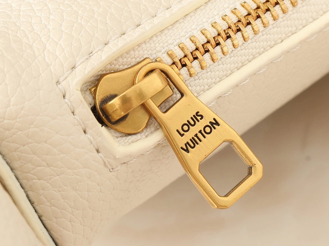 Louis Vuitton AAA Quality Shoulder Bags For Women Reliable 7085