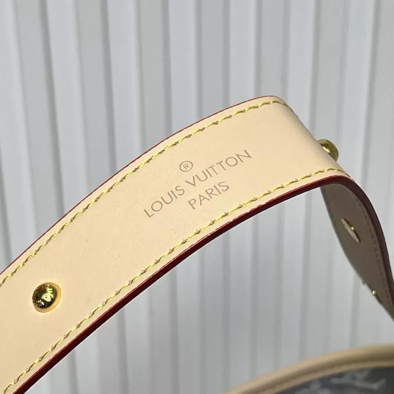 Louis Vuitton AAA Quality Shoulder Bags For Women Reliable 8386