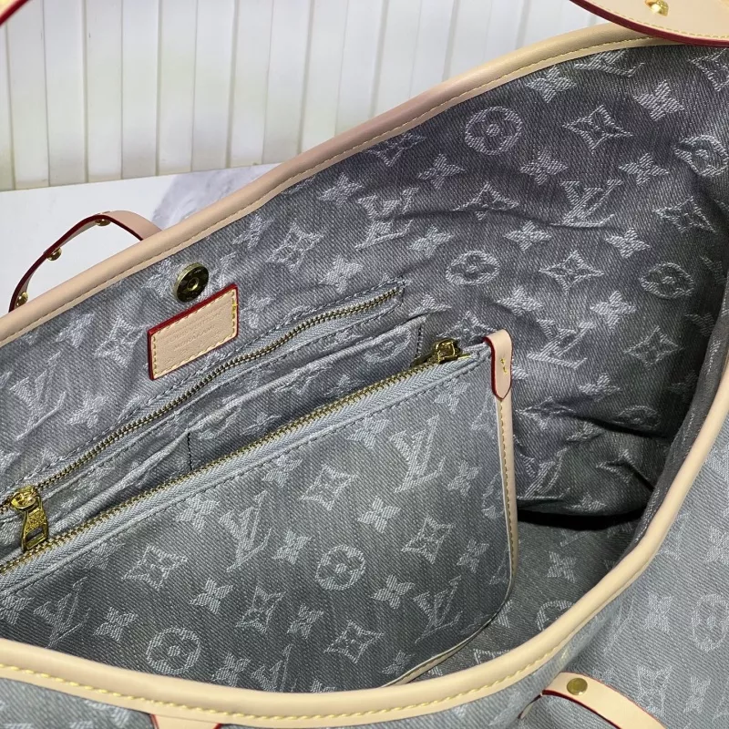 Louis Vuitton AAA Quality Shoulder Bags For Women Reliable 8386