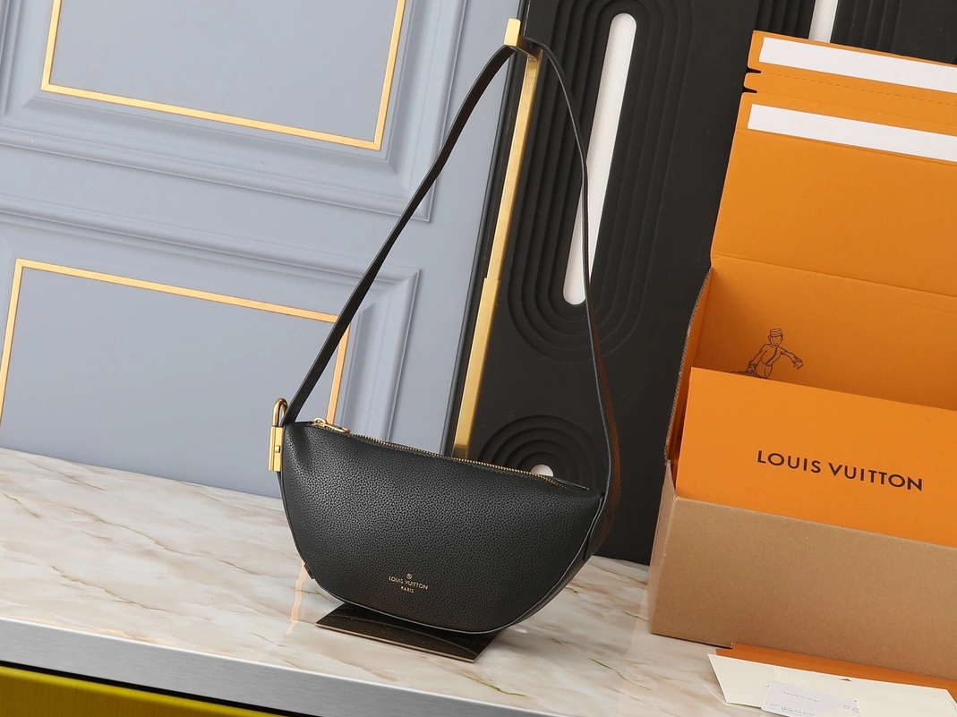 Louis Vuitton AAA Quality Shoulder Bags For Women Resilient 1970