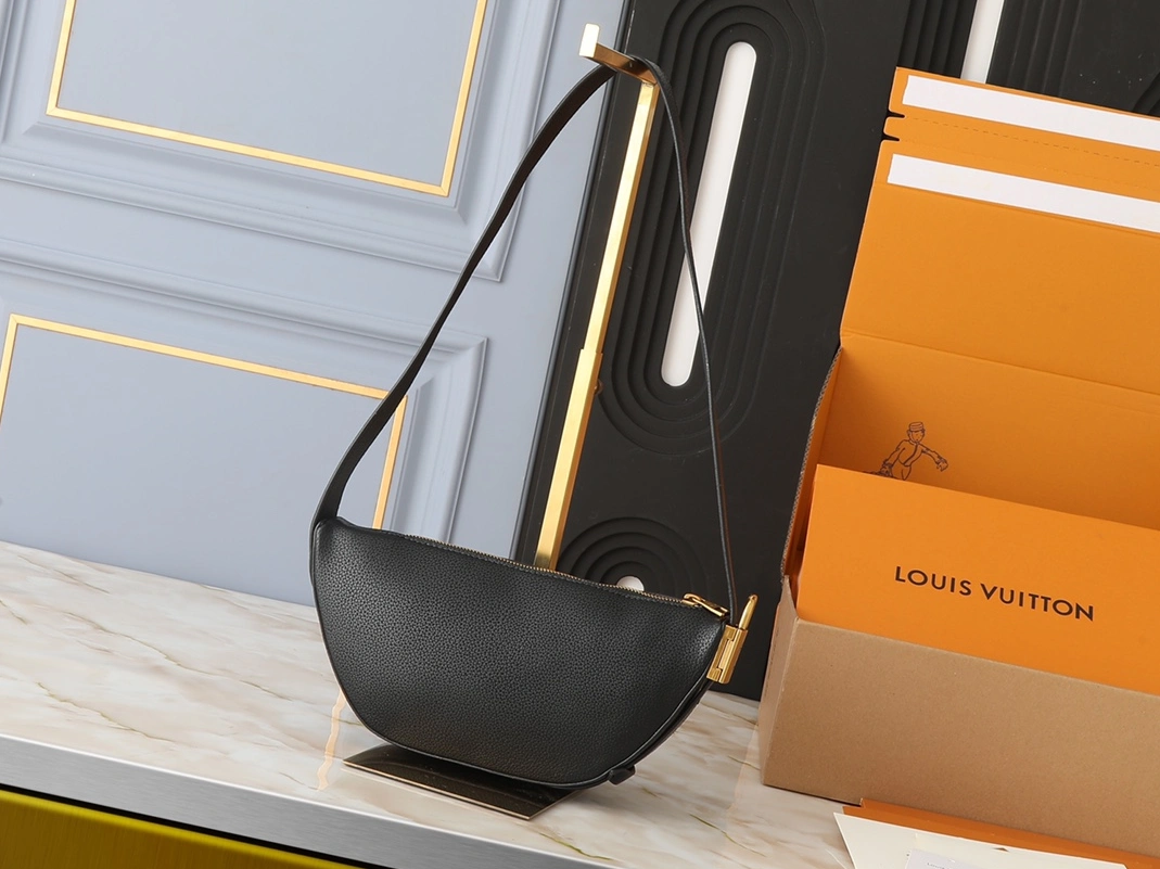 Louis Vuitton AAA Quality Shoulder Bags For Women Resilient 1970