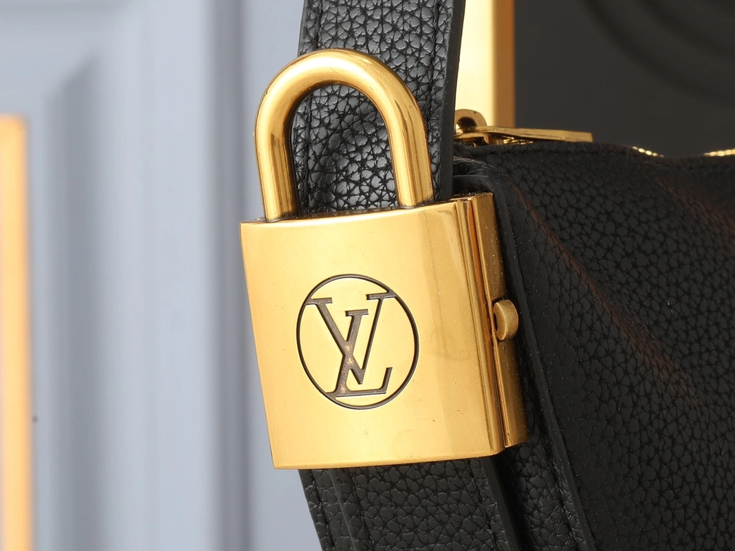 Louis Vuitton AAA Quality Shoulder Bags For Women Resilient 1970