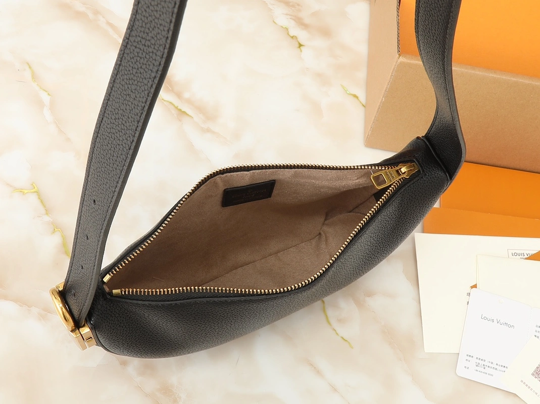 Louis Vuitton AAA Quality Shoulder Bags For Women Resilient 1970