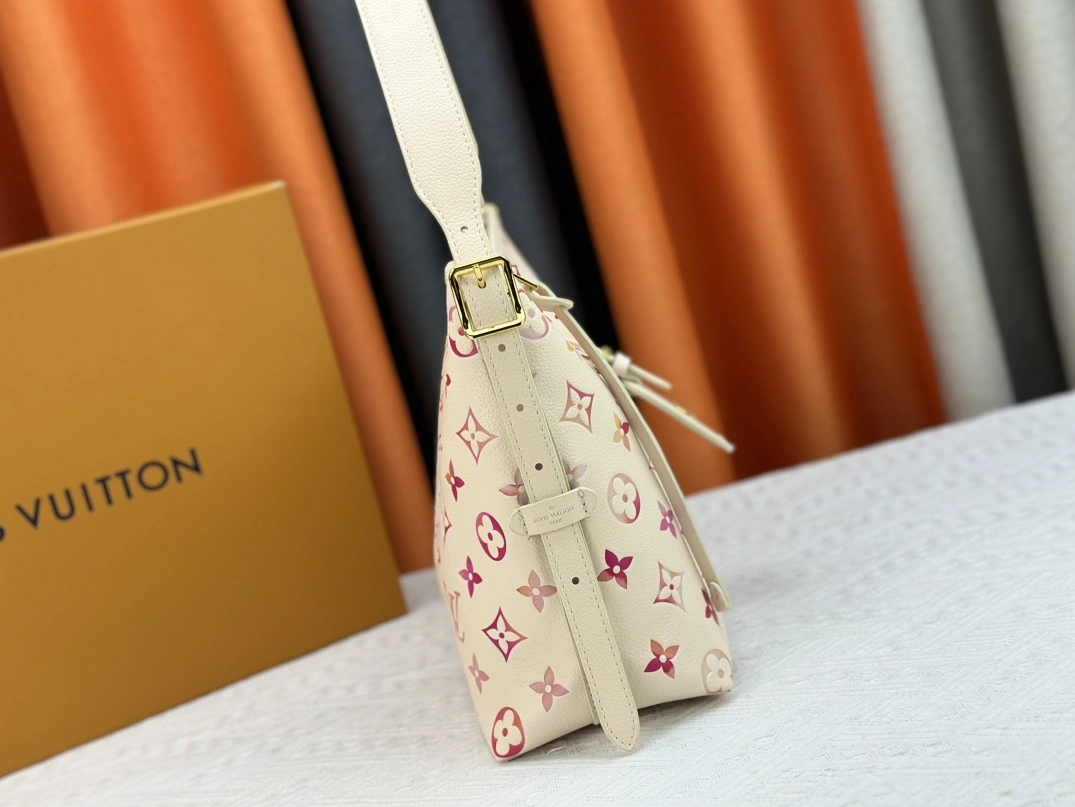 Louis Vuitton AAA Quality Shoulder Bags For Women Resilient 9668