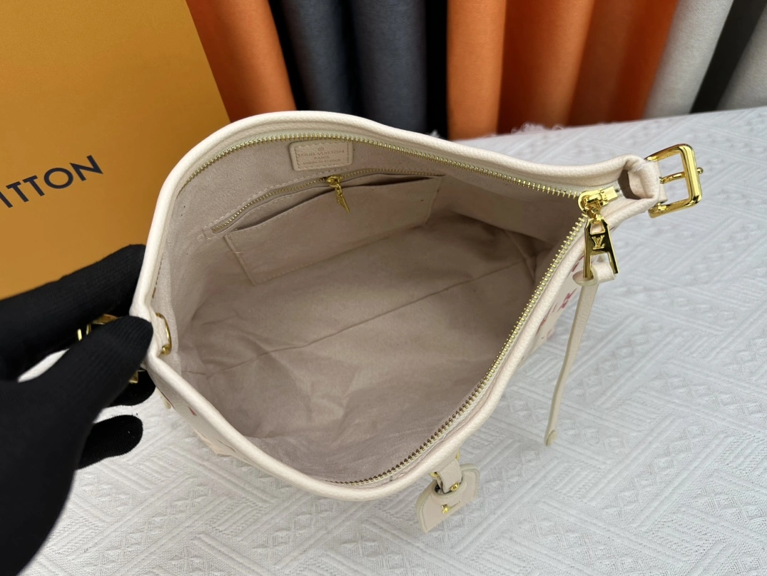 Louis Vuitton AAA Quality Shoulder Bags For Women Resilient 9668