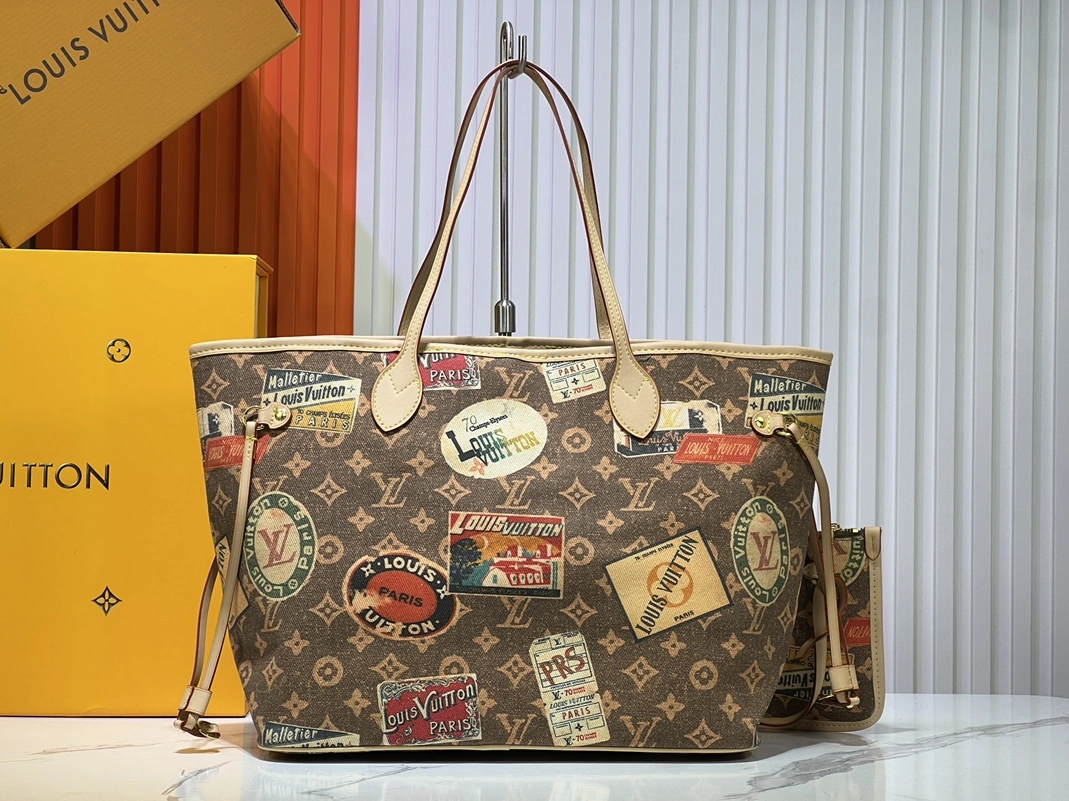 Louis Vuitton AAA Quality Shoulder Bags For Women Sleek 4452
