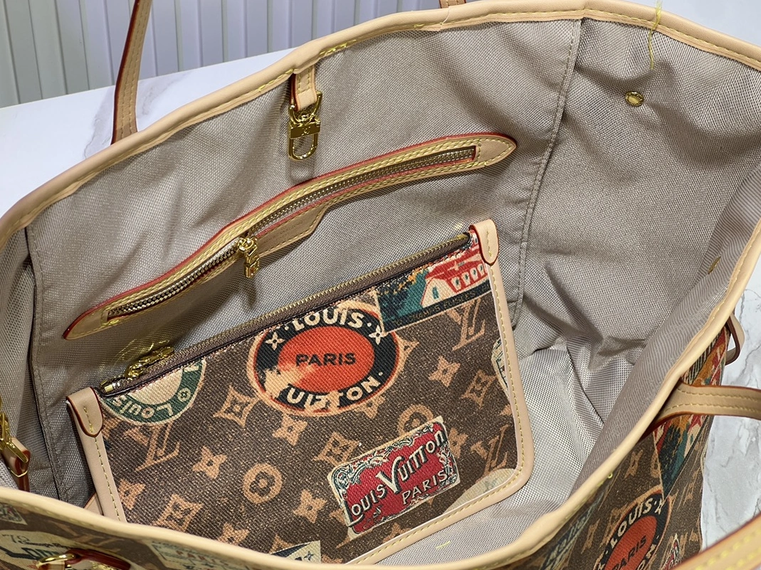 Louis Vuitton AAA Quality Shoulder Bags For Women Sleek 4452