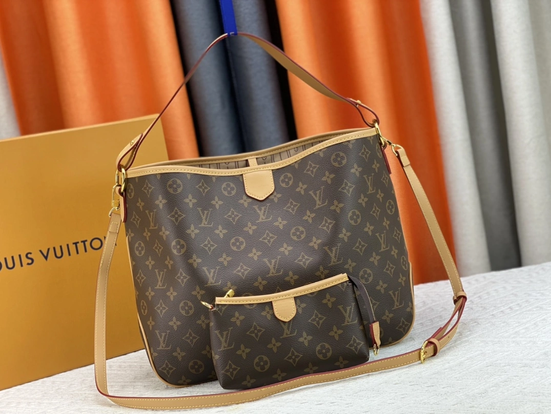 Louis Vuitton AAA Quality Shoulder Bags For Women Sleek 6529