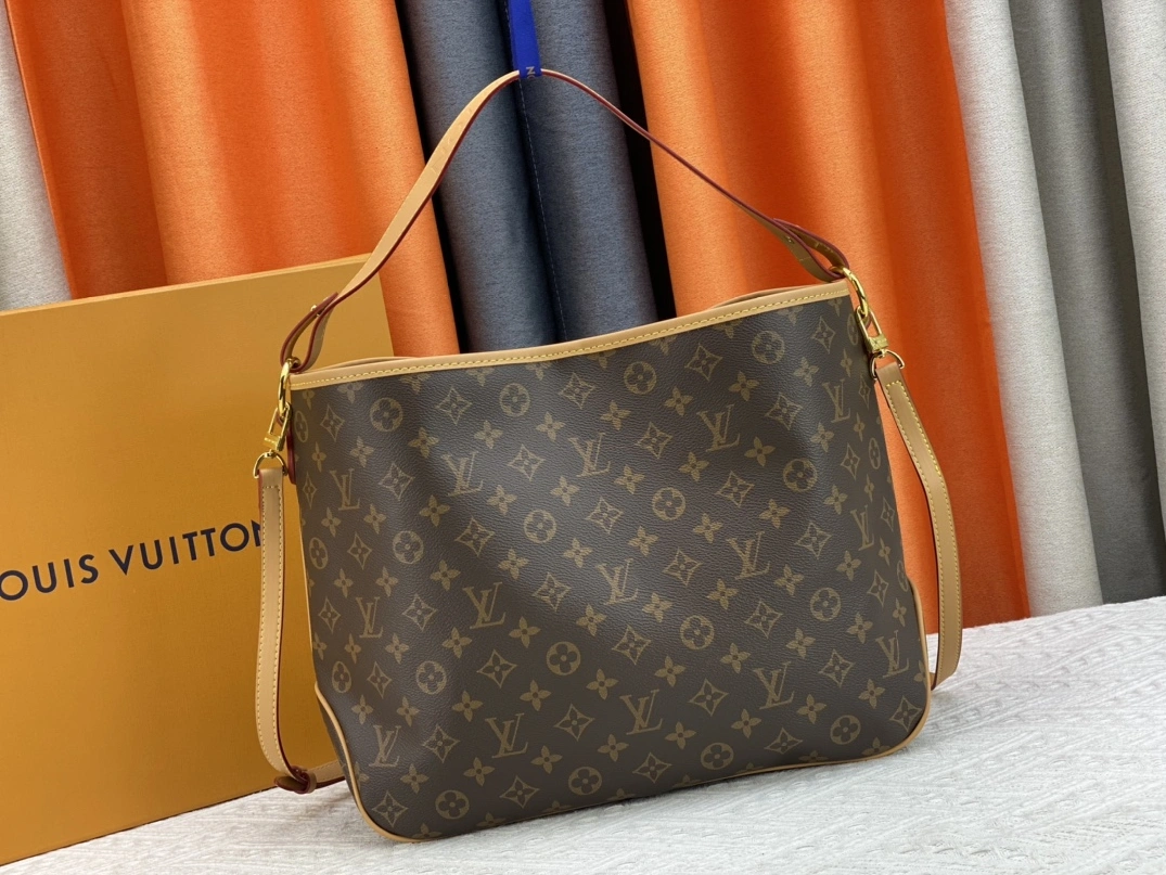 Louis Vuitton AAA Quality Shoulder Bags For Women Sleek 6529