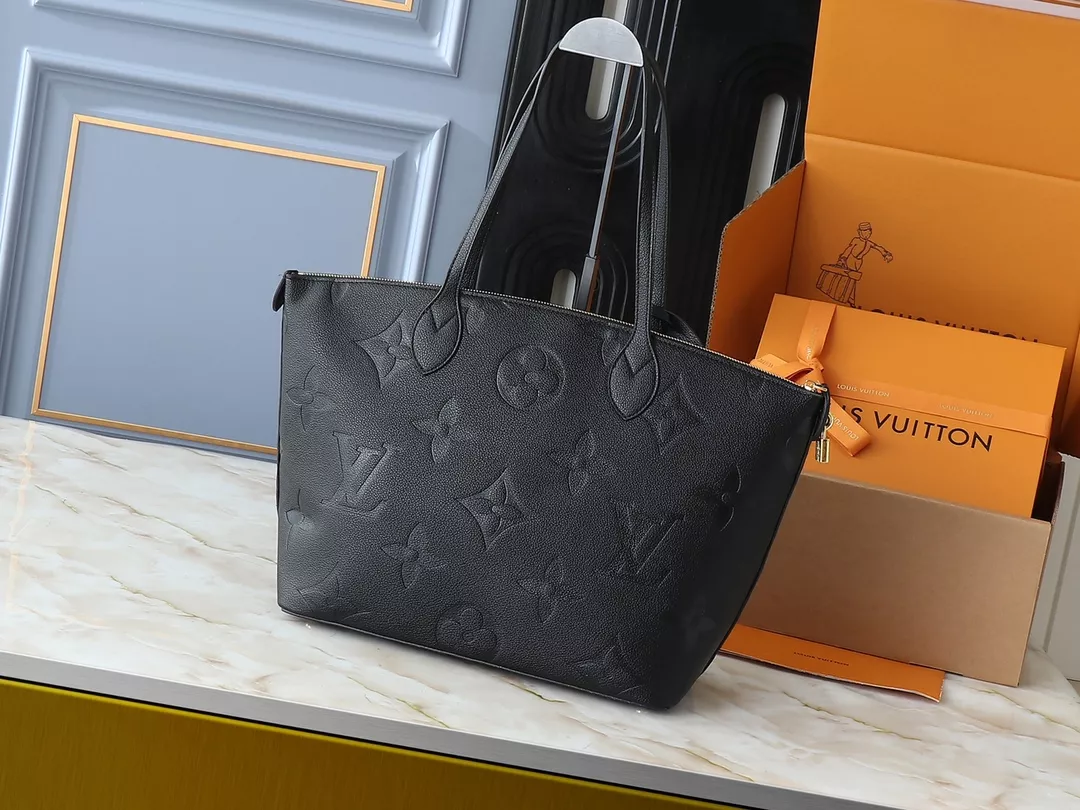 Louis Vuitton AAA Quality Shoulder Bags For Women Sleek 7518