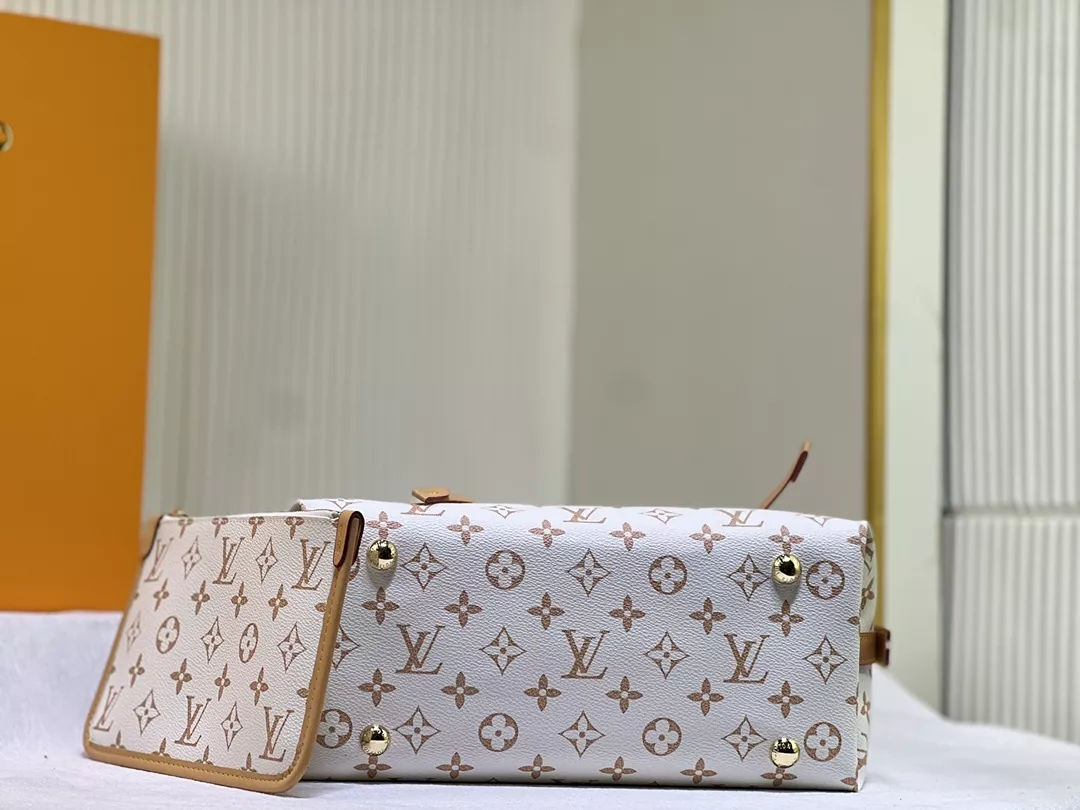Louis Vuitton AAA Quality Shoulder Bags For Women Soft 6000