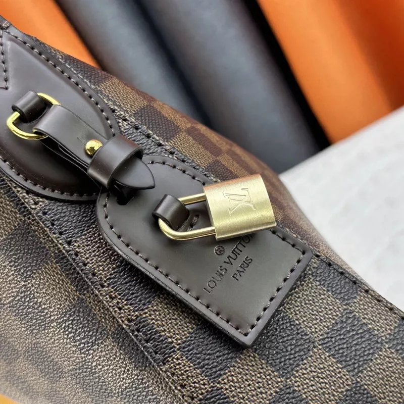 Louis Vuitton AAA Quality Shoulder Bags For Women Soft 7130