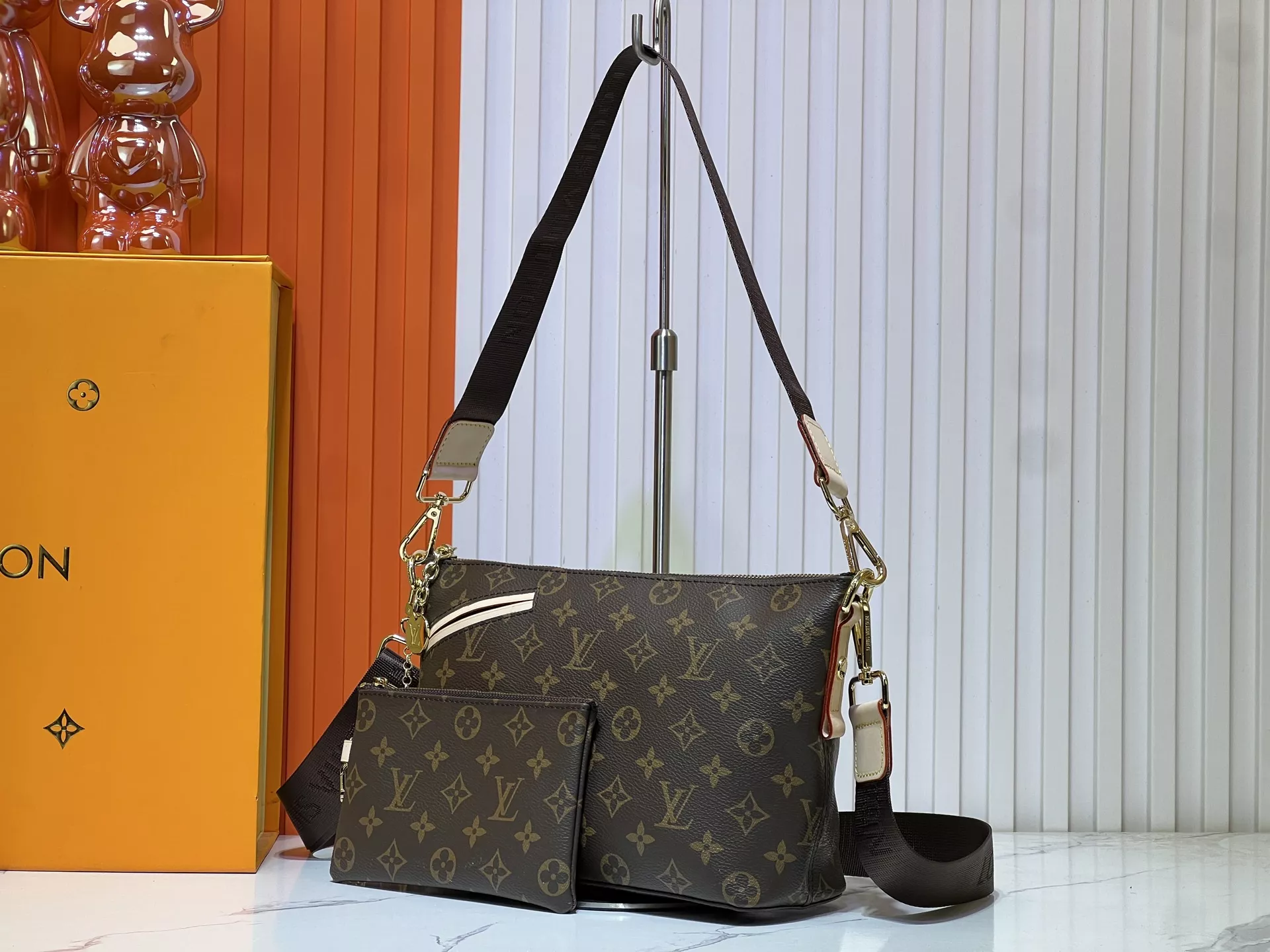 Louis Vuitton AAA Quality Shoulder Bags For Women Sophisticated 1979