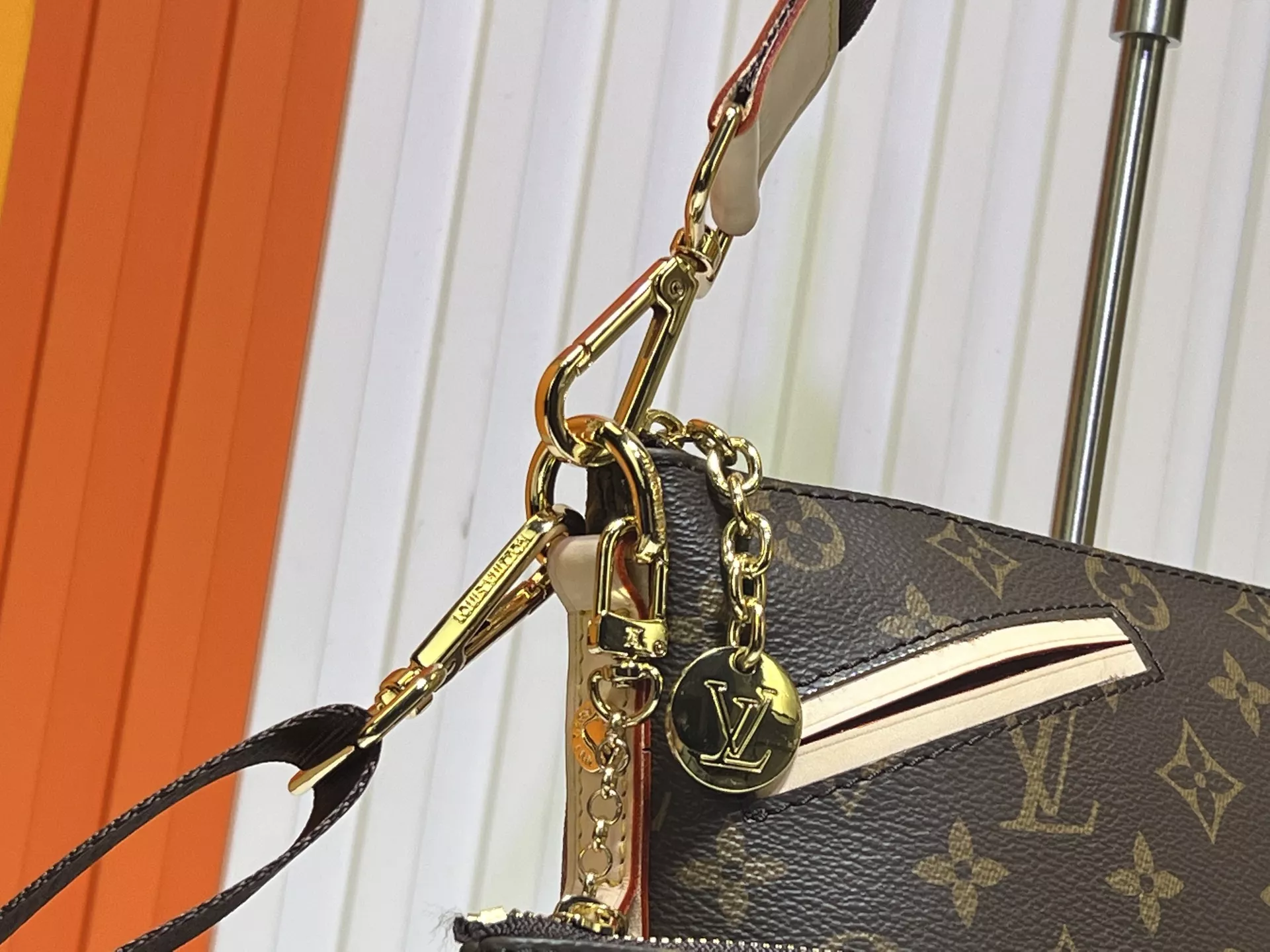 Louis Vuitton AAA Quality Shoulder Bags For Women Sophisticated 1979
