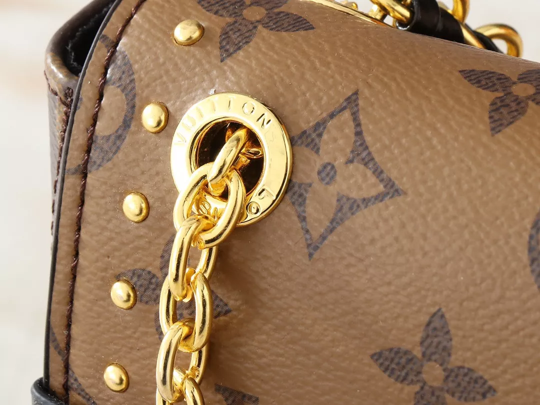 Louis Vuitton AAA Quality Shoulder Bags For Women Sophisticated 3516