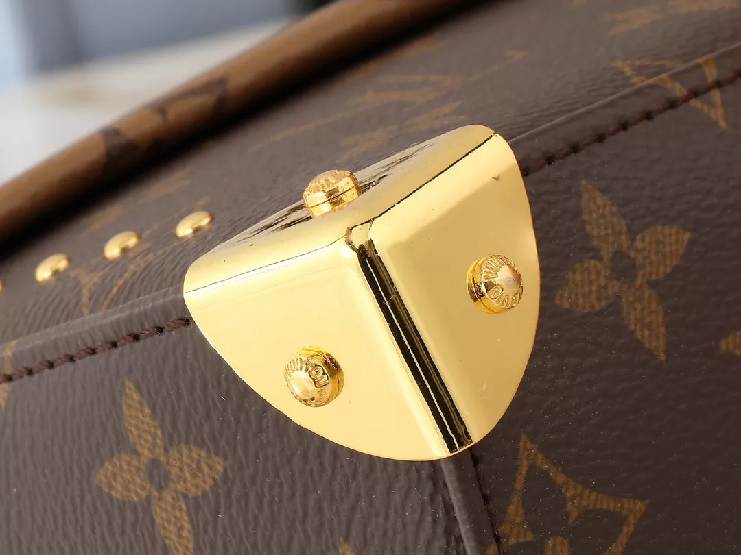 Louis Vuitton AAA Quality Shoulder Bags For Women Sophisticated 3516