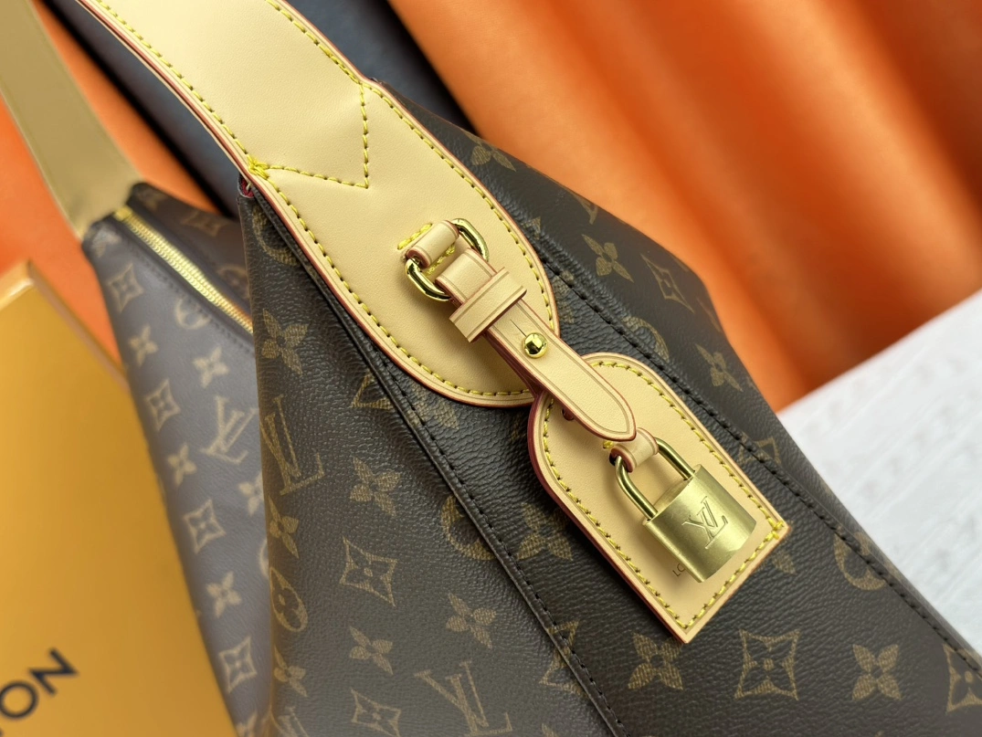 Louis Vuitton AAA Quality Shoulder Bags For Women SportInspired 2363