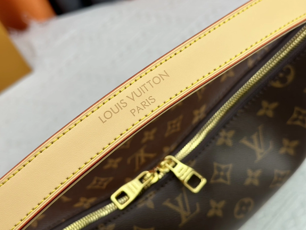 Louis Vuitton AAA Quality Shoulder Bags For Women SportInspired 2363
