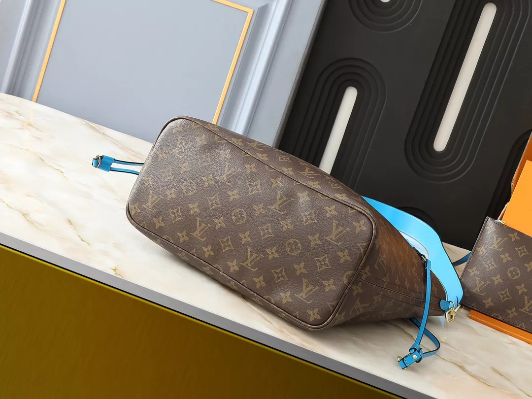 Louis Vuitton AAA Quality Shoulder Bags For Women SportInspired 7458