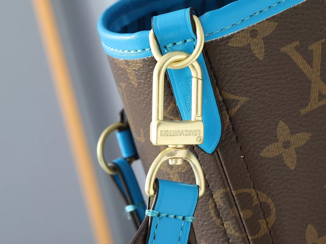Louis Vuitton AAA Quality Shoulder Bags For Women SportInspired 7458