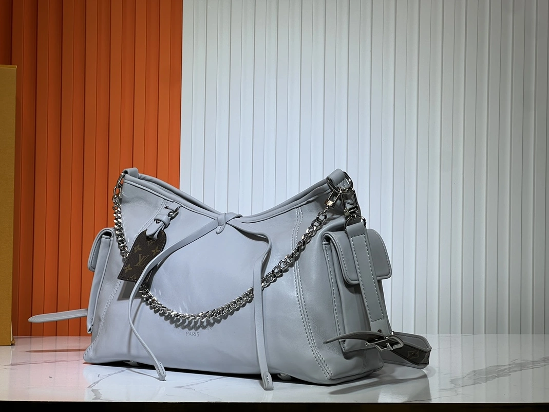 Louis Vuitton AAA Quality Shoulder Bags For Women Stylish 5184