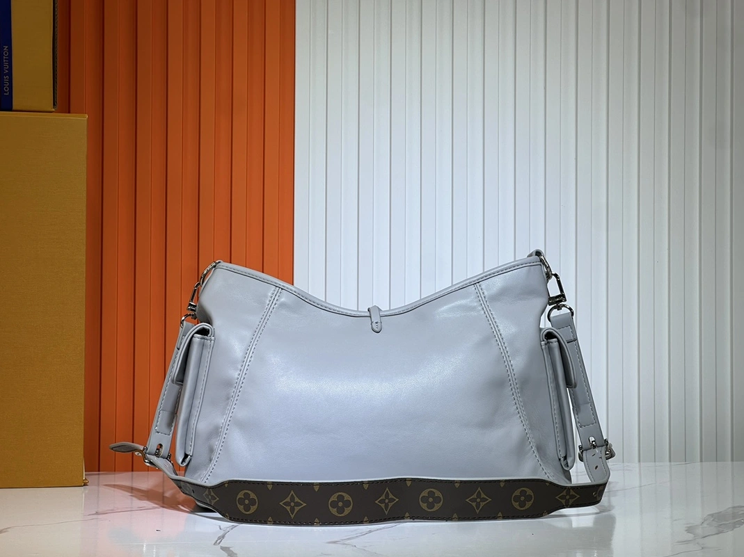 Louis Vuitton AAA Quality Shoulder Bags For Women Stylish 5184