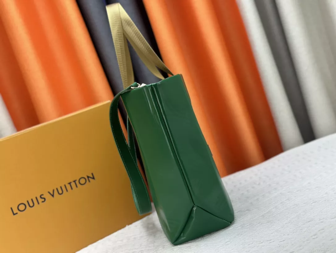 Louis Vuitton AAA Quality Shoulder Bags For Women Timeless 9750