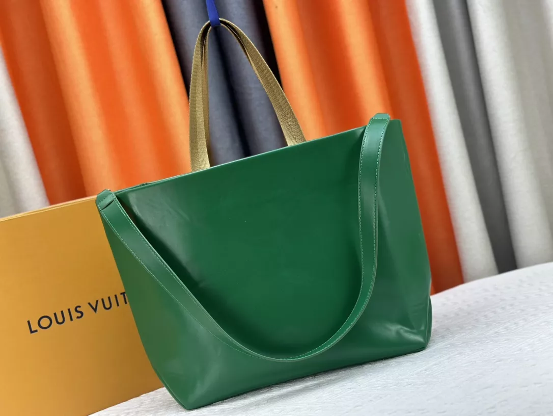 Louis Vuitton AAA Quality Shoulder Bags For Women Timeless 9750