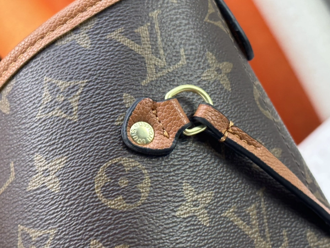 Louis Vuitton AAA Quality Shoulder Bags For Women TopPick 3873