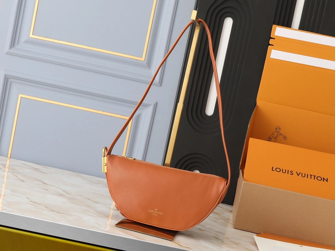 Louis Vuitton AAA Quality Shoulder Bags For Women Trendsetting 4070
