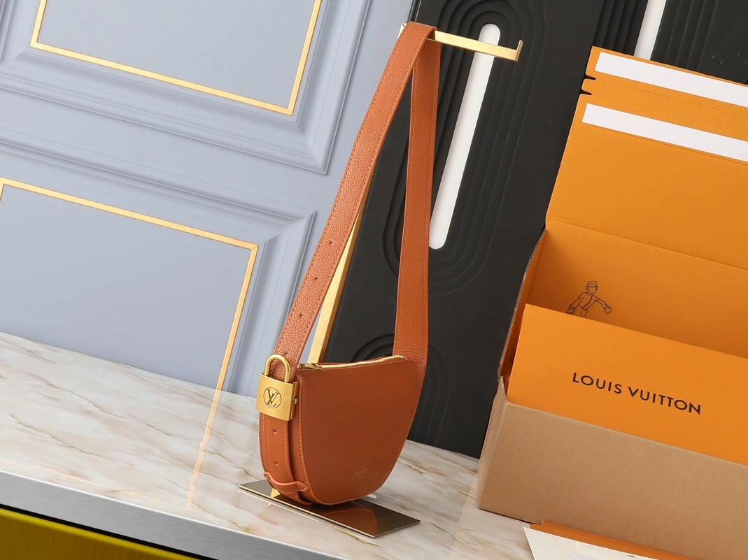Louis Vuitton AAA Quality Shoulder Bags For Women Trendsetting 4070