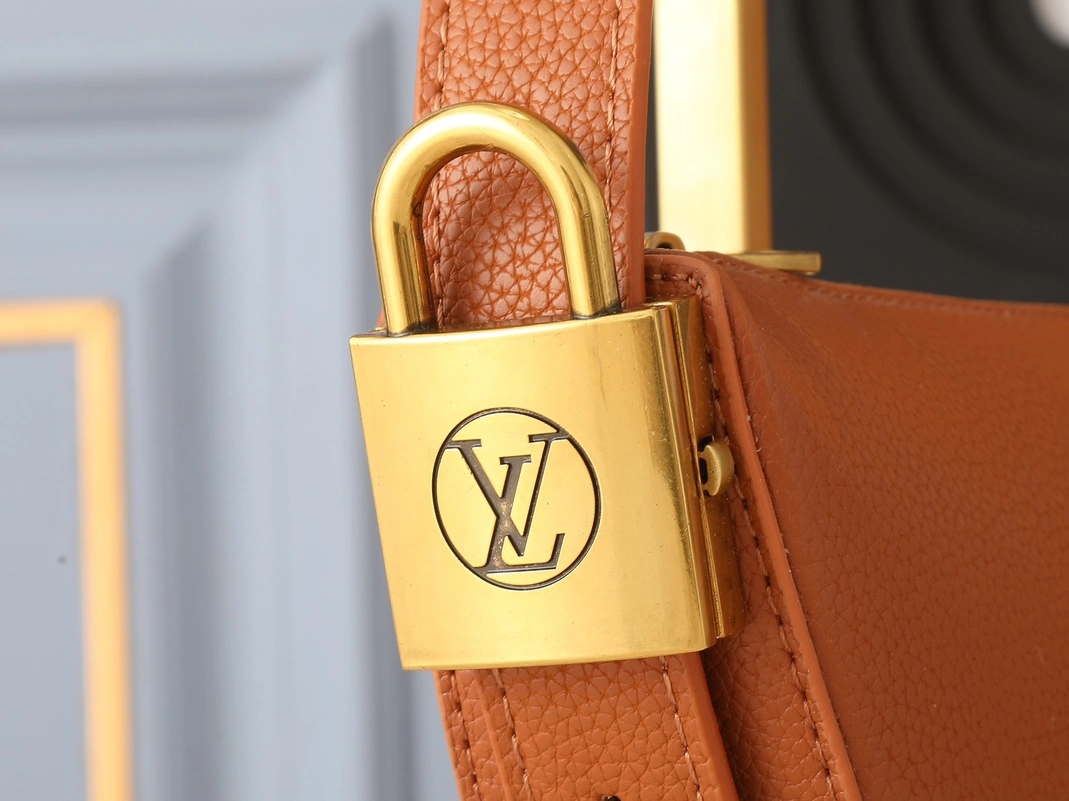Louis Vuitton AAA Quality Shoulder Bags For Women Trendsetting 4070