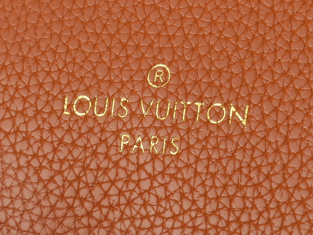 Louis Vuitton AAA Quality Shoulder Bags For Women Trendsetting 4070