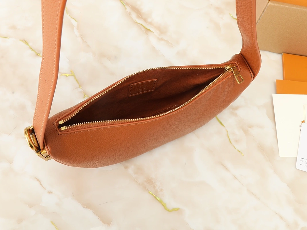 Louis Vuitton AAA Quality Shoulder Bags For Women Trendsetting 4070