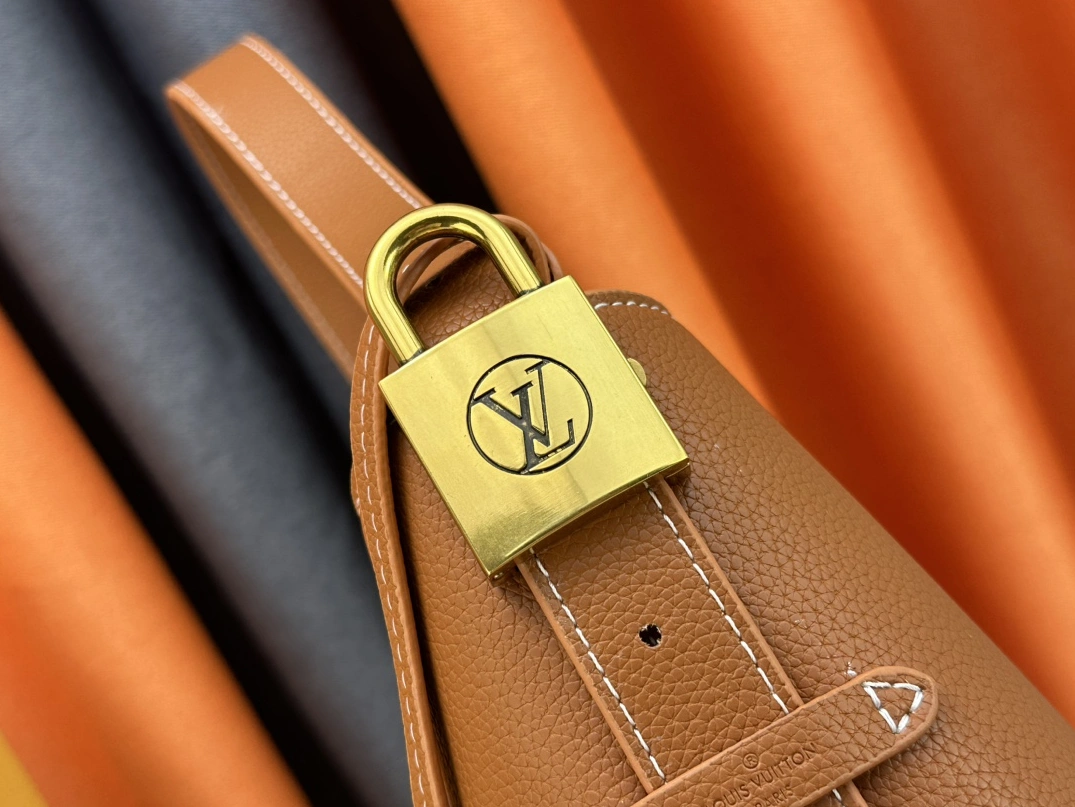 Louis Vuitton AAA Quality Shoulder Bags For Women Trendsetting 5918