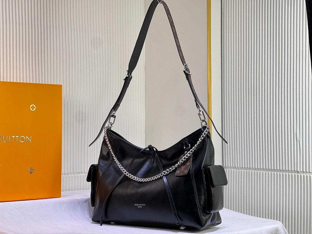 Louis Vuitton AAA Quality Shoulder Bags For Women Trendsetting 972